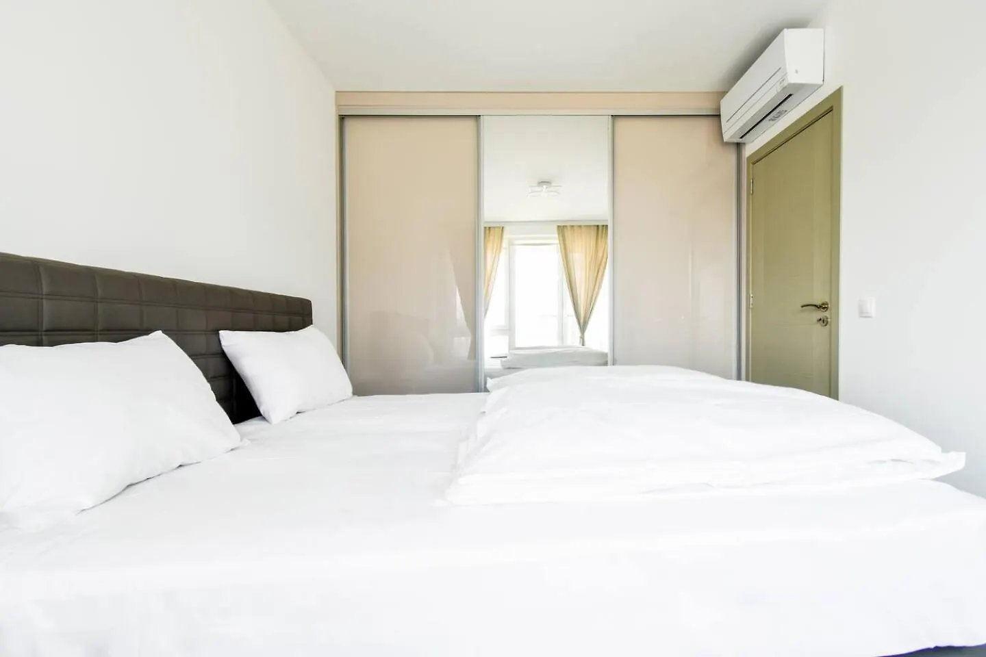 Nomad Friendly Modern Complex Next To Metro Apartment Sofia